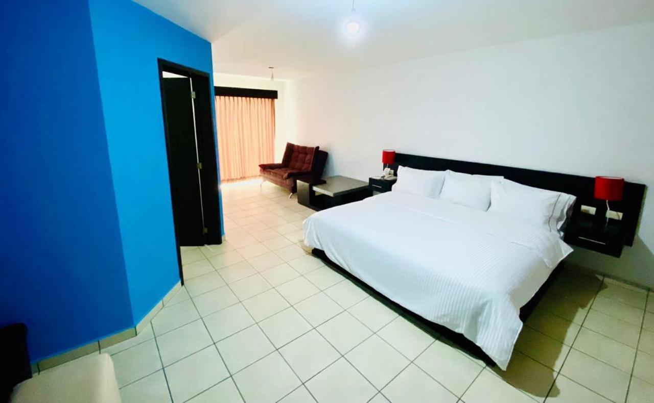 Hotel Suites Del Real Zapopan Bagian luar foto